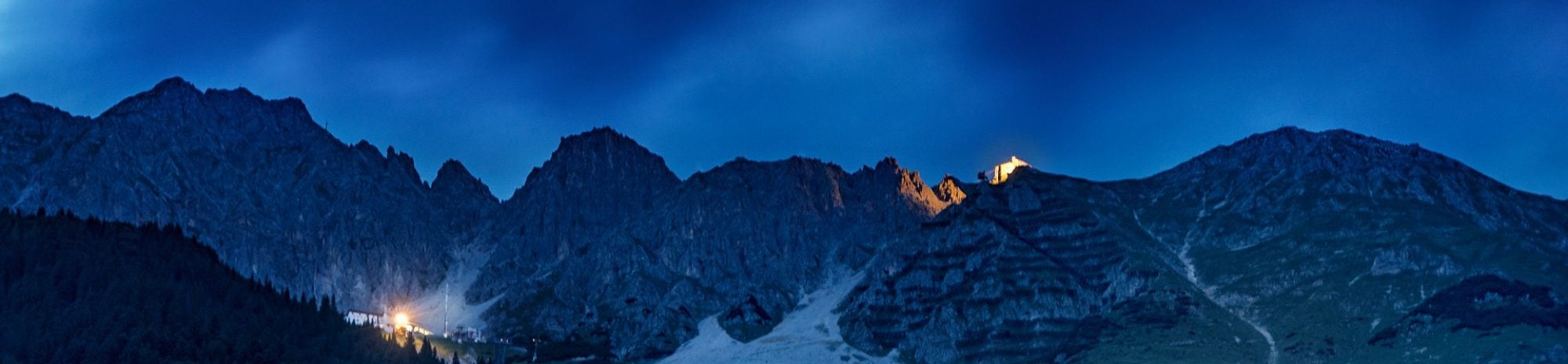 Un refuge italien installe un sauna avec une vue de rêve sur les Dolomites