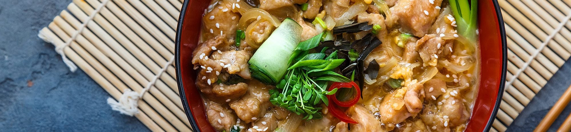 Recette du Oyakodon (bol de riz et poulet aux oeufs japonais)