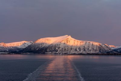 Croisière, les fjords sous le soleil de minuit