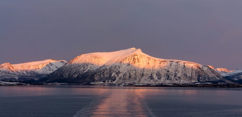 Croisière, les fjords sous le soleil de minuit