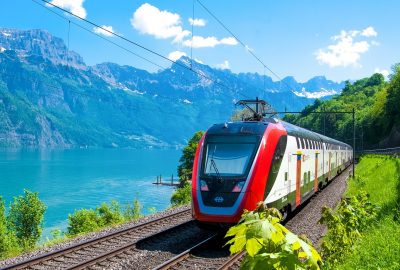 La Suisse en train: glaciers gigantesques et jardins alpins